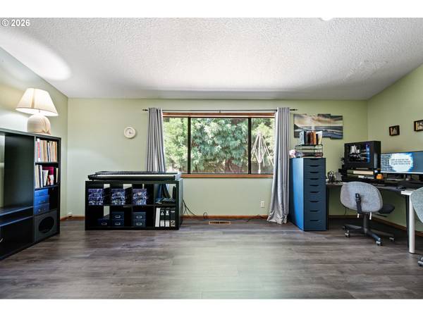 25181 CHENEY DR, Veneta, OR 97487