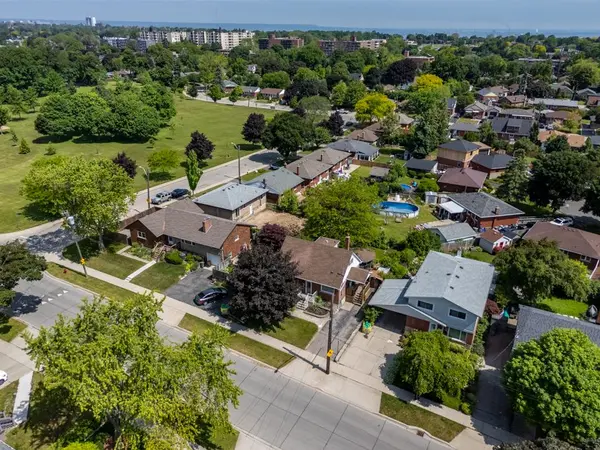 129 Broker DR, Hamilton, ON L8T 2B9