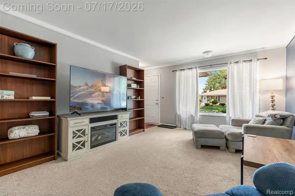 20200 Shores ST, St. Clair Shores, MI 48080