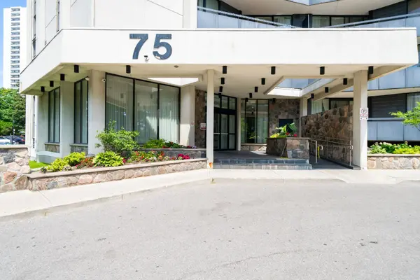 75 Graydon Hall DR #303, Toronto C13, ON M3A 3M5