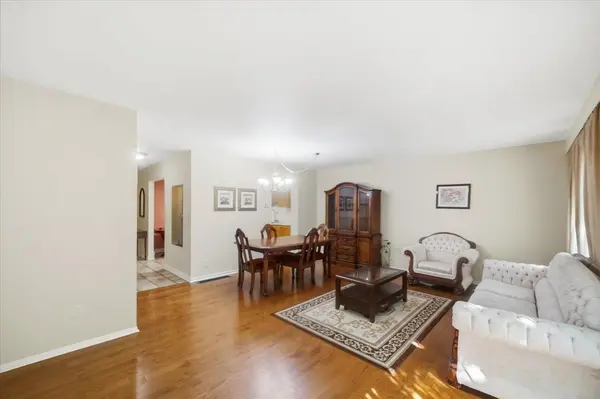 102 Red River CRES, Toronto E11, ON M1B 1Z6