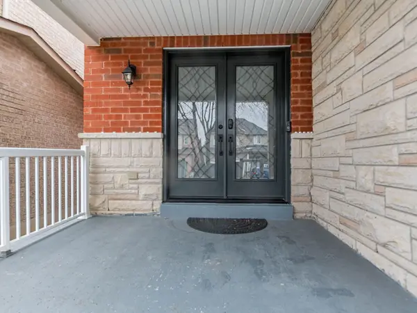 8 River Heights DR, Brampton, ON L6P 2M9