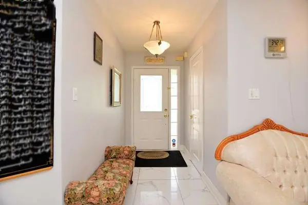 3388 Crimson King CIR, Mississauga, ON L5N 8N1
