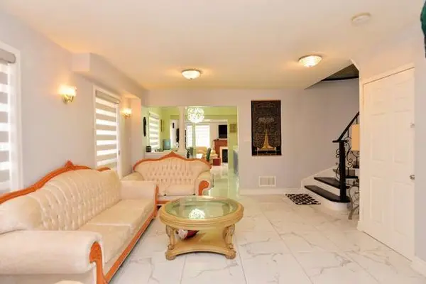3388 Crimson King CIR, Mississauga, ON L5N 8N1