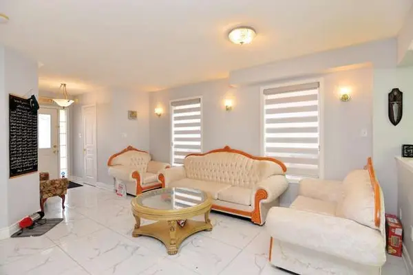 3388 Crimson King CIR, Mississauga, ON L5N 8N1