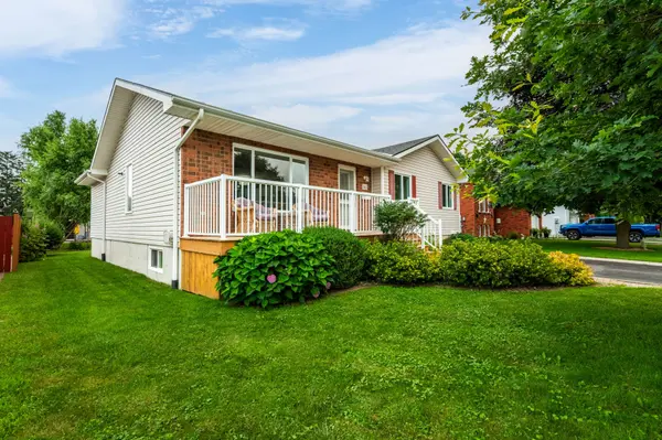 145 Elmwood DR, Gananoque, ON K7G 1P2