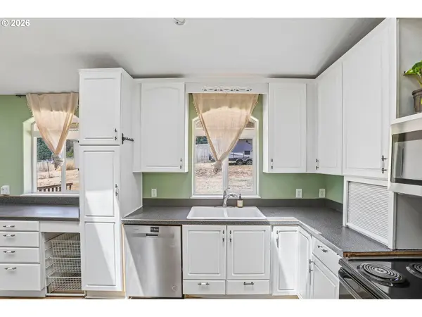 845 PERRYDALE RD, Dallas, OR 97338