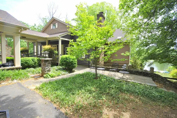 1090 Timberlake DR, Lynchburg, VA 24502