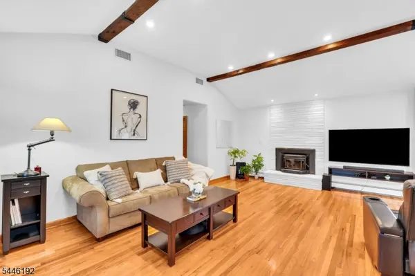 216 Glen Crest Dr, Branchburg Twp., NJ 08853
