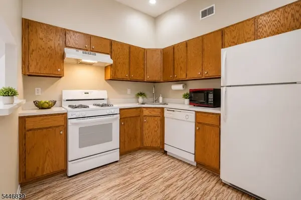 107 Rachel Ct, Franklin Twp., NJ 08823