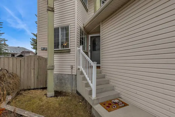 47 Carmel Close NE, Calgary, AB T1Y 6Z3