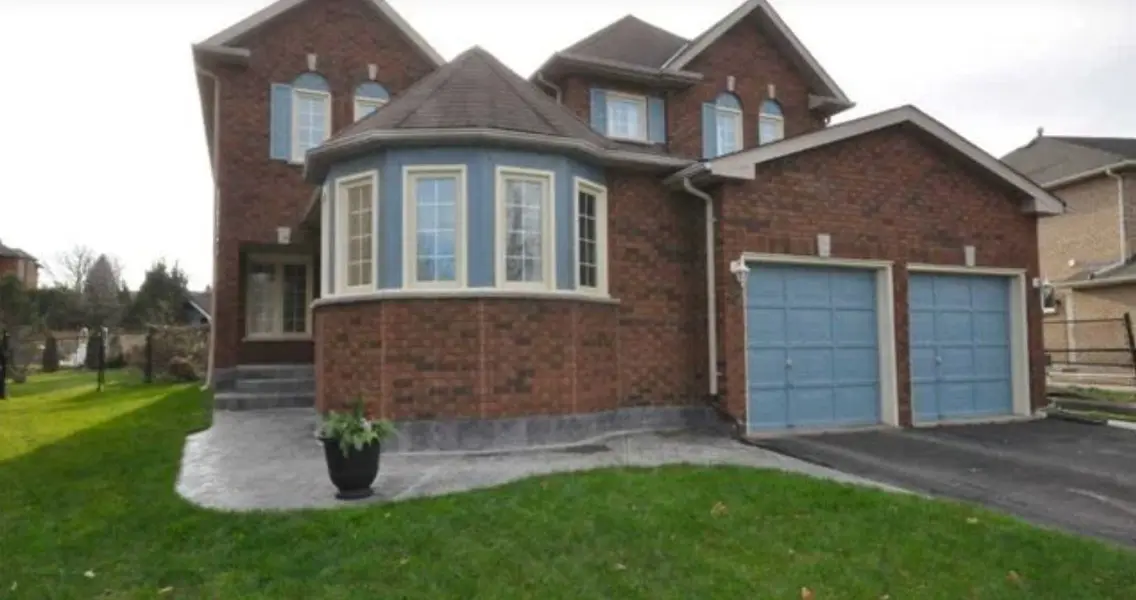 92 Nelson CIR, Newmarket, ON L3X 1R2