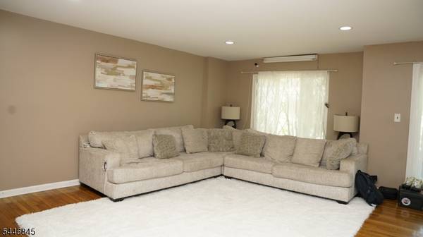 118 Devonshire Ct, Hillsborough Twp., NJ 08844