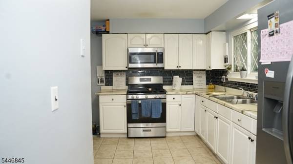 118 Devonshire Ct, Hillsborough Twp., NJ 08844