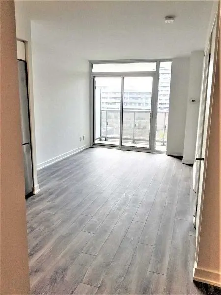 120 Varna DR #525, Toronto C04, ON M6A 0B3