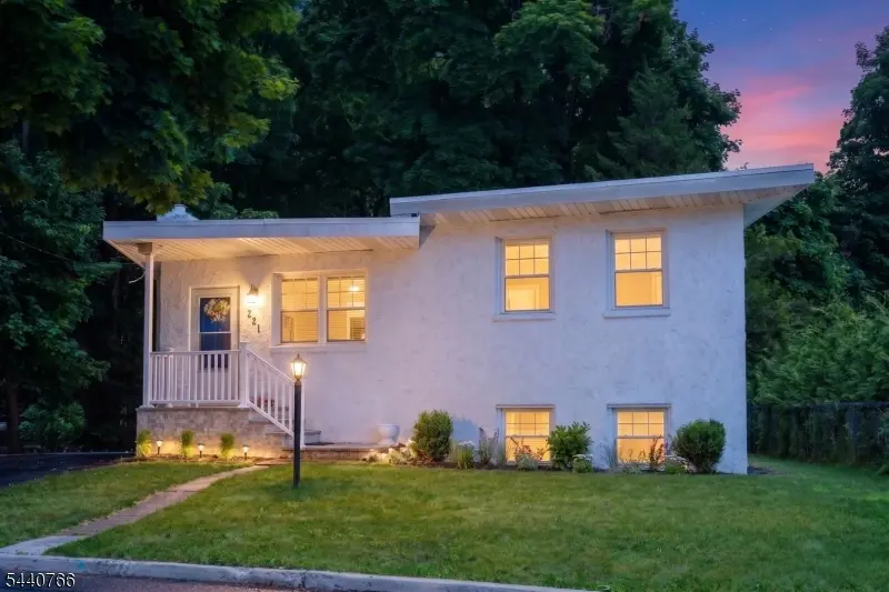 221 Lakeview Dr, Ridgewood Village, NJ 07450