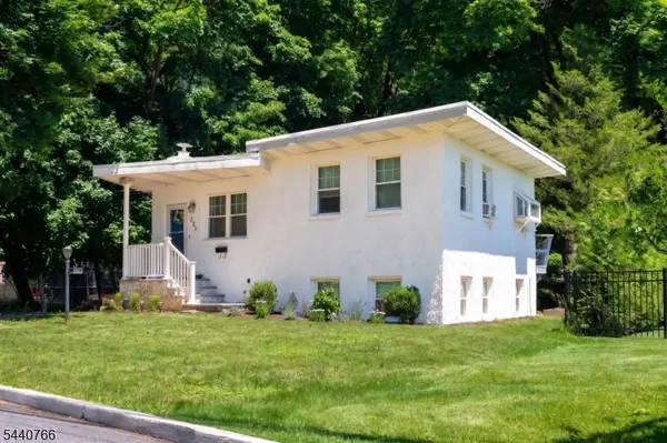 221 Lakeview Dr, Ridgewood Village, NJ 07450