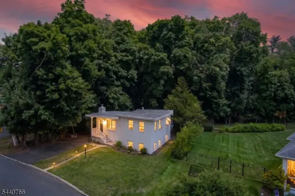 221 Lakeview Dr, Ridgewood Village, NJ 07450