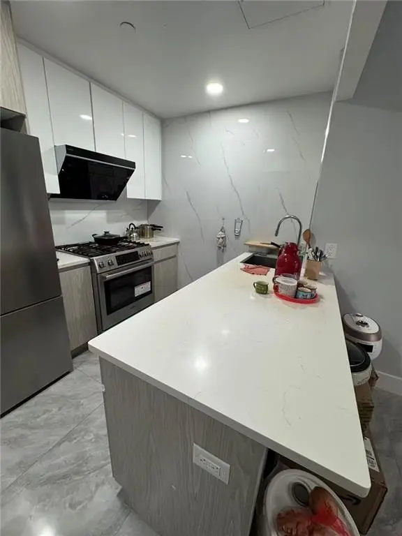 811 45th ST #5D, Brooklyn, NY 11220