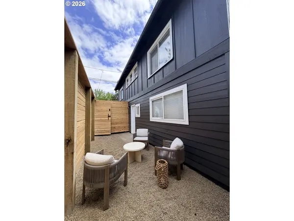 1310 WASHINGTON ALY, Eugene, OR 97401