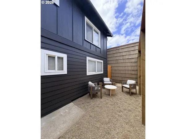 1310 WASHINGTON ALY, Eugene, OR 97401