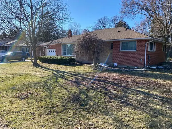 556 Big Bay Point RD, Barrie, ON L4N 3Z5