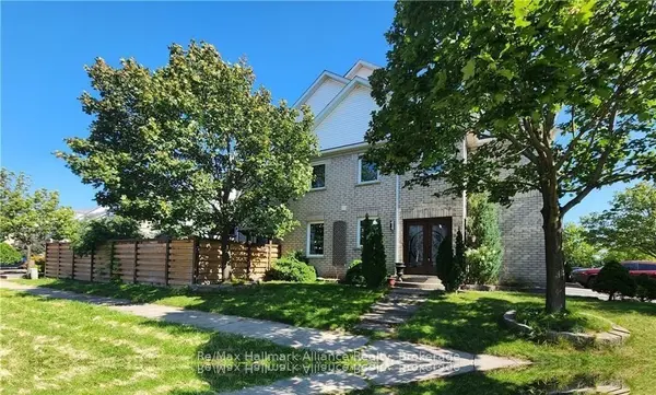 2070 White Dove CIR, Oakville, ON L6M 3R7
