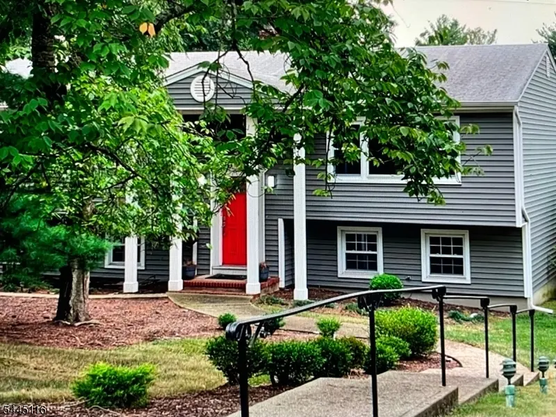 1 Tudor Ter, Livingston Twp., NJ 07039
