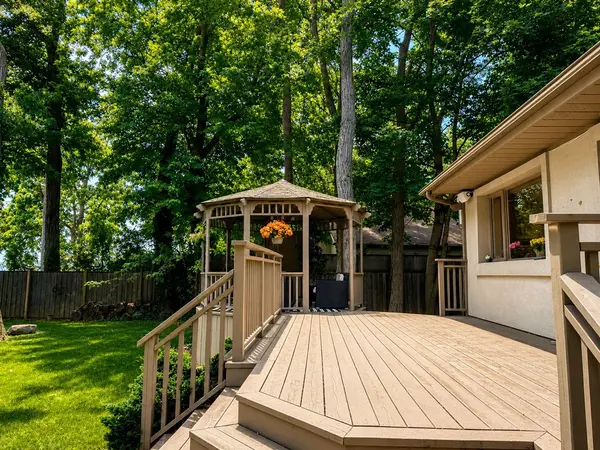 3338 LAKESHORE RD W, Oakville, ON L6L 6S6