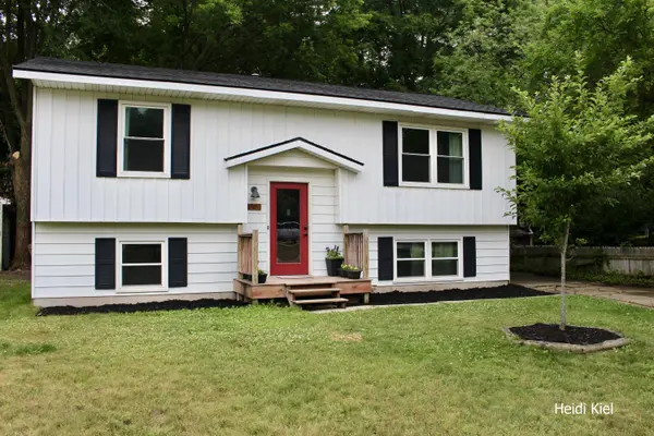 1382 Stanwood DR NW, City Of Grand Rapids, MI 49534