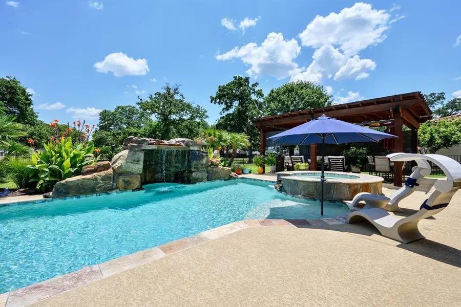 1104 Catalina Bay Boulevard, Granbury, TX 76048