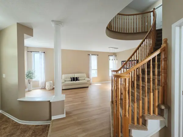 166 Macara CRES, Kanata, ON K2K 0C9