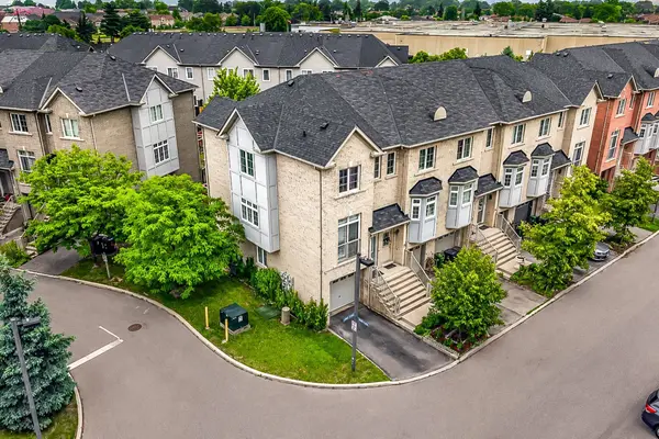51 Piggott Mews, Toronto W04, ON M9N 0A4