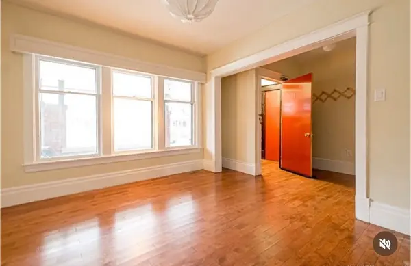 31 St Clair AVE, Hamilton, ON L8M 2N4