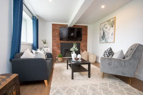 9 Riverside DR, Kawartha Lakes, ON K9V 0H6