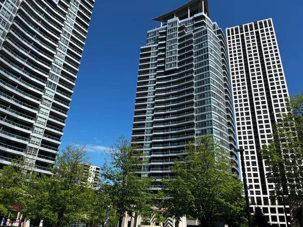33 Elm DR E #1010, Mississauga, ON L5B 4M2