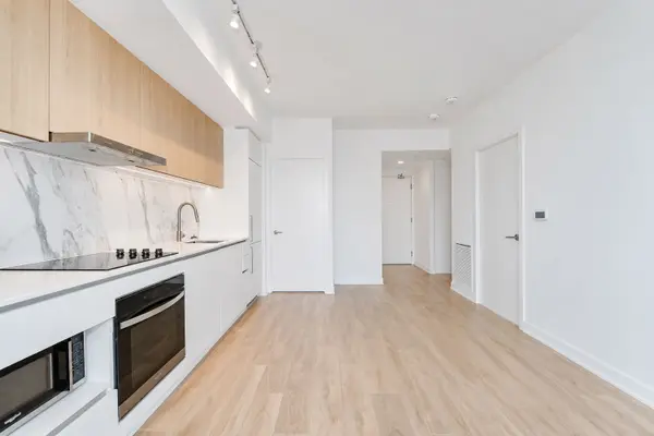 1100 Sheppard AVE W #928, Toronto W05, ON M3K 0E4