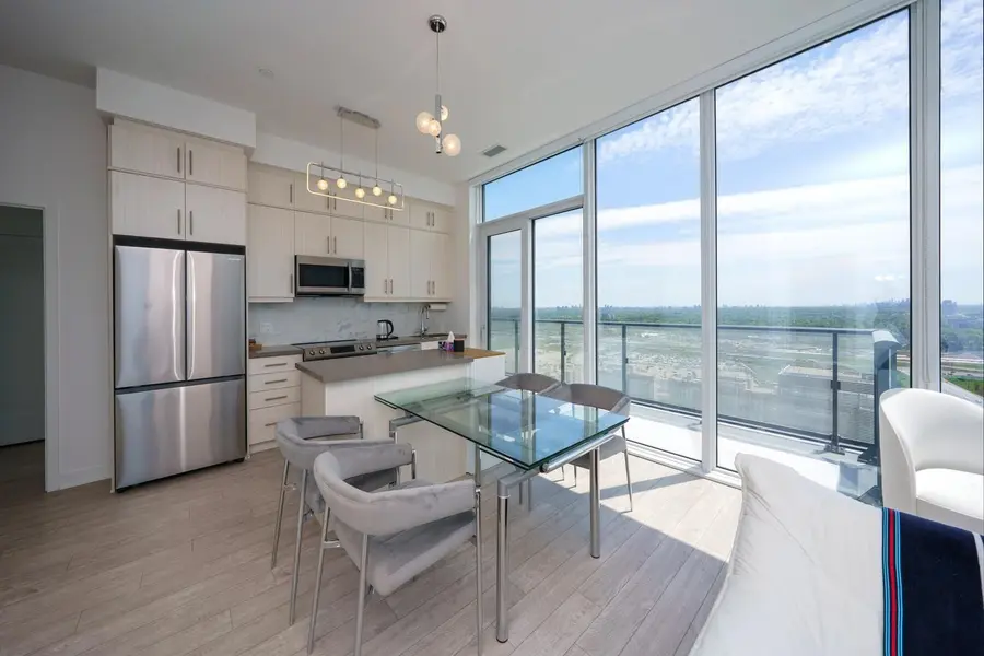 105 Oneida CRES #PH 10, Richmond Hill, ON L4B 0H6