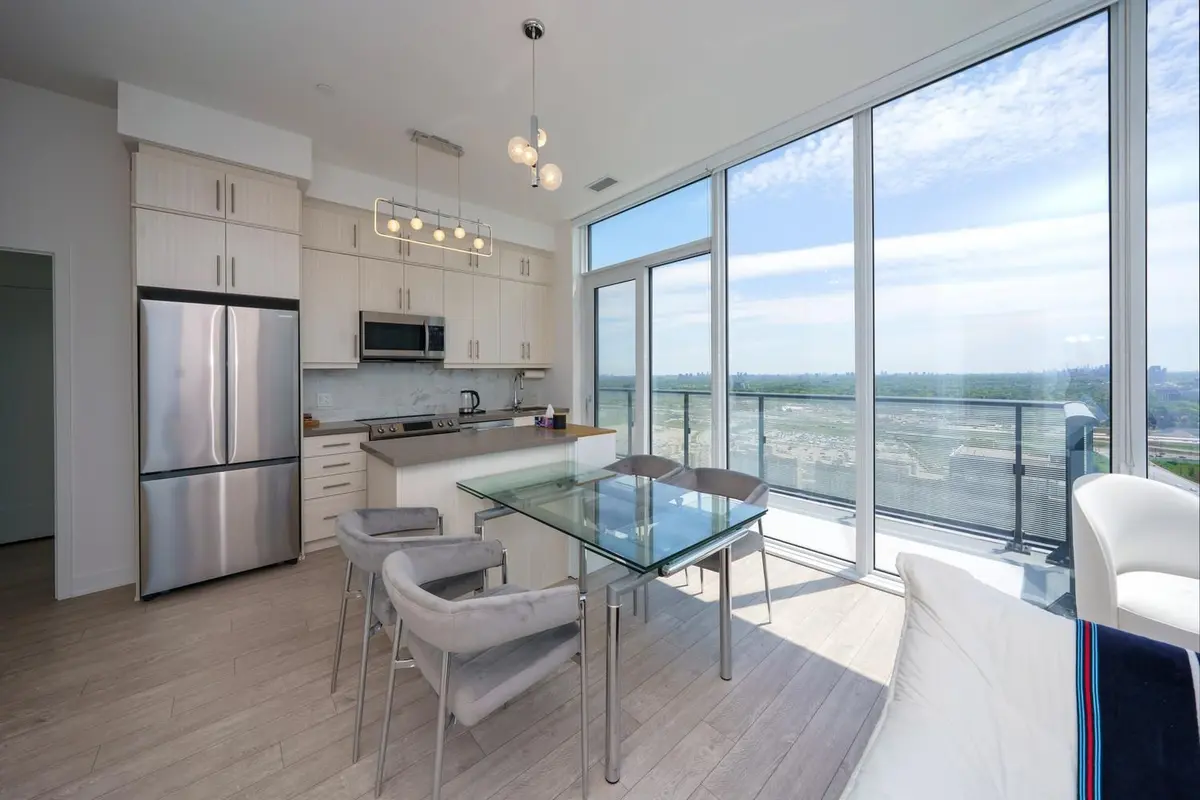 105 Oneida CRES #PH 10, Richmond Hill, ON L4B 0H6