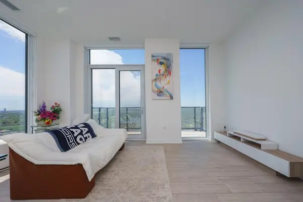 105 Oneida CRES #PH 10, Richmond Hill, ON L4B 0H6