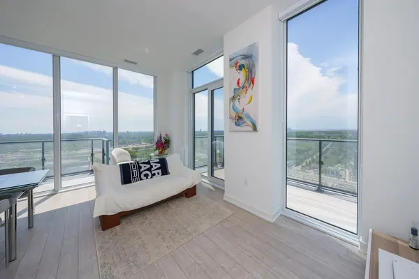 105 Oneida CRES #PH 10, Richmond Hill, ON L4B 0H6