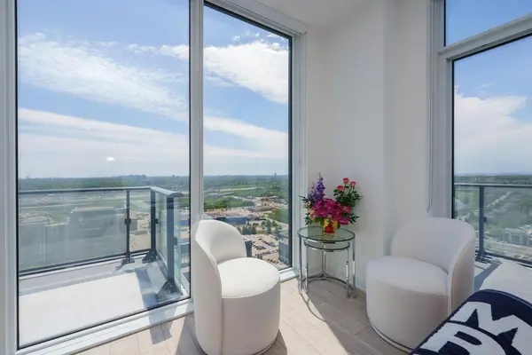 105 Oneida CRES #PH 10, Richmond Hill, ON L4B 0H6
