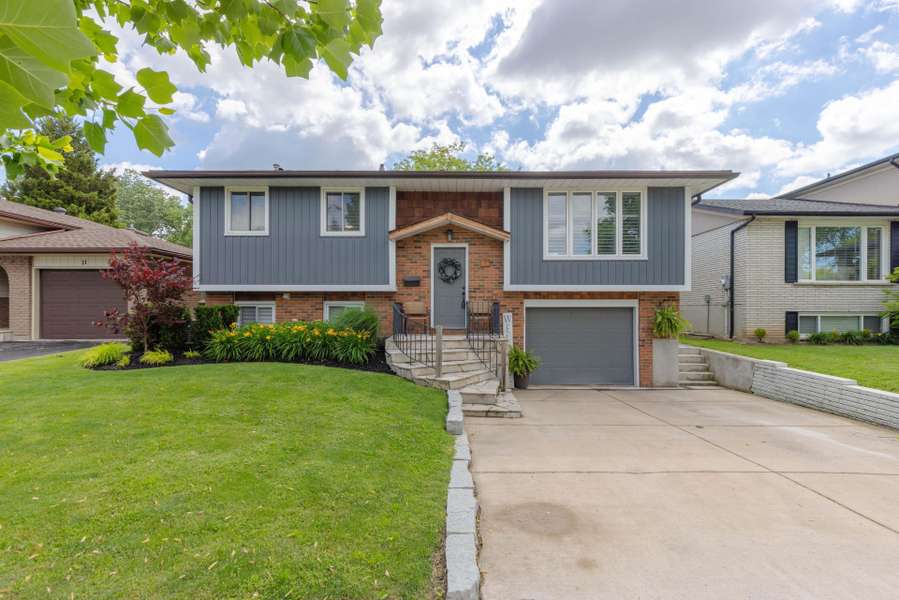 13 Orlando DR, St. Catharines, ON L2N 6V5