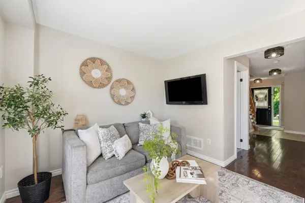 3 Battenberg CT, East Gwillimbury, ON L0G 1M0