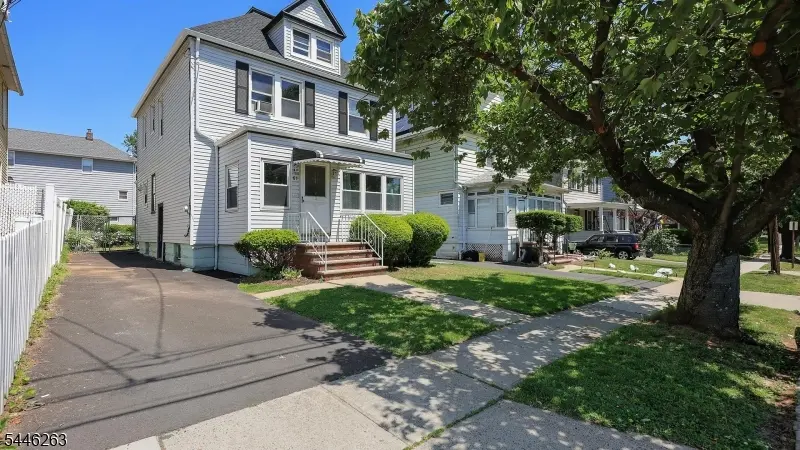 61 W Clay Ave, Roselle Park Boro, NJ 07204