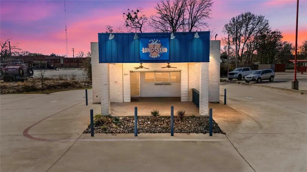 207 N Henderso Boulevard, Kilgore, TX 75662