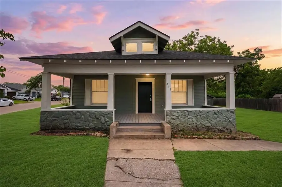 244 Dunlap Street, Waxahachie, TX 75165