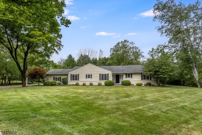 24 Brookfield Way, Mendham Boro, NJ 07945