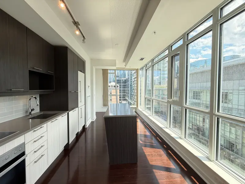 30 Nelson ST #1504, Toronto C01, ON M5V 0H5