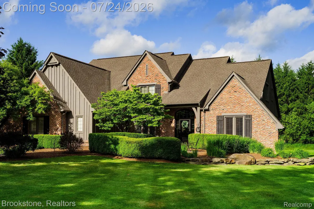 7768 Somerhill LN, Springfield Charter Township, MI 48348